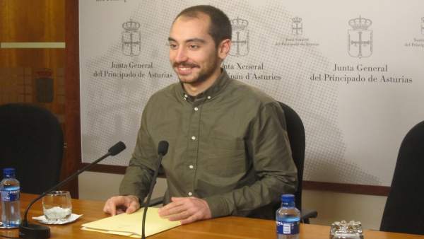 El diputado de Podemos Asturias en la Junta General, Héctor Piernavieja El diputado de Podemos Asturias en la Junta General, Héctor Piernavieja