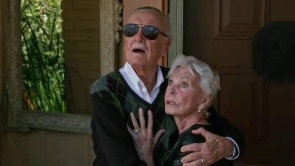 Stan Lee y su esposa Stan Lee y su esposa