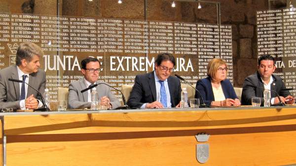 Acuerdo de Junta y diputaciones para renovar la flota de Cruz Roja Acuerdo de Junta y diputaciones para renovar la flota de Cruz Roja