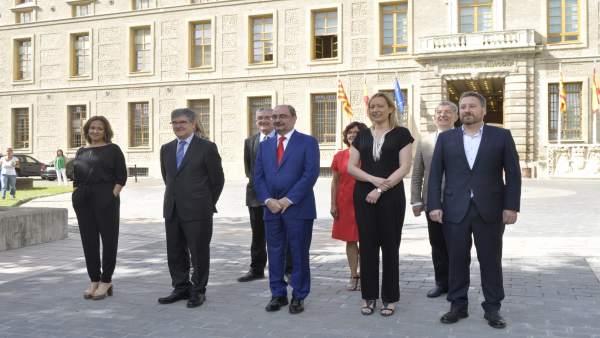 Foto de familia del Gobierno de Aragón. Foto de familia del Gobierno de Aragón.