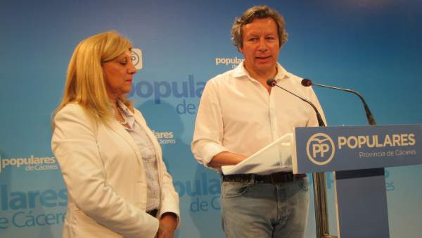 Carlos Floriano y Dolores Marcos, diputados del PP por la provincia de Cáceres Carlos Floriano y Dolores Marcos, diputados del PP por la provincia de Cáceres