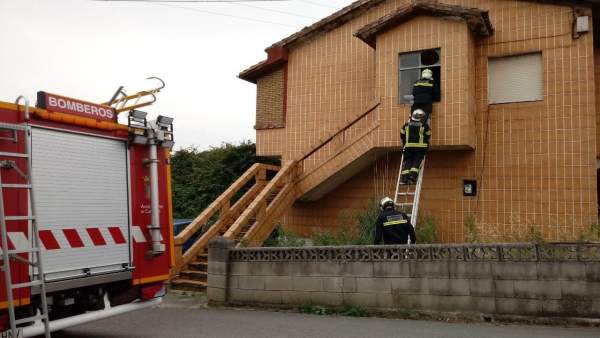 Rescate de una víctima de desahucio que se había quedado encerrada Rescate de una víctima de desahucio que se había quedado encerrada