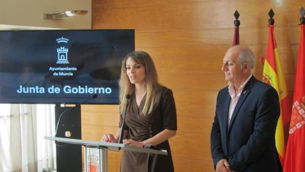 La portavoz del Equipo de Gobierno, Rebeca Pérez, durante la rueda de prensa La portavoz del Equipo de Gobierno, Rebeca Pérez, durante la rueda de prensa