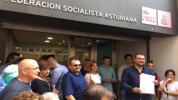 Adrián Barbón formaliza su precandidatura en la FSA-PSOE Adrián Barbón formaliza su precandidatura en la FSA-PSOE