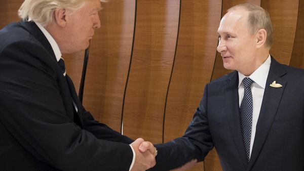 Apretón de manos de Trump y Putin Apretón de manos de Trump y Putin