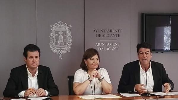 José Císcar, Isabel Bonig y Luis Barcala en rueda de prensa José Císcar, Isabel Bonig y Luis Barcala en rueda de prensa