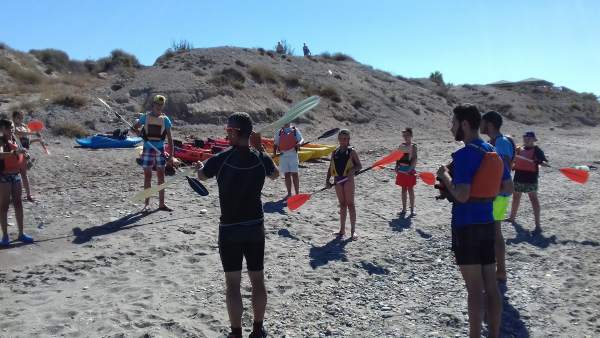El kayak ha sido una de las actividades realizadas durante la jornada. El kayak ha sido una de las actividades realizadas durante la jornada.