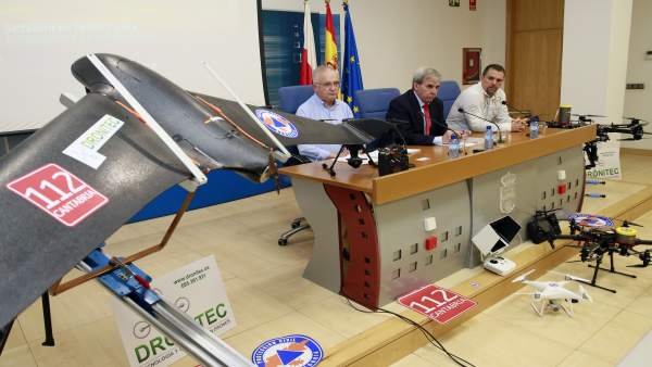 11:30 Sala De Prensa Del Gobierno De Cantabria
El Consejero De Presidencia Y Ju 11:30 Sala De Prensa Del Gobierno De Cantabria
El Consejero De Presidencia Y Ju