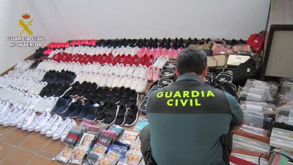 Remitiendo Np 'La Guardia Civil Ha Intervenido 218 Prendas Falsificadas En Matal Remitiendo Np 'La Guardia Civil Ha Intervenido 218 Prendas Falsificadas En Matal