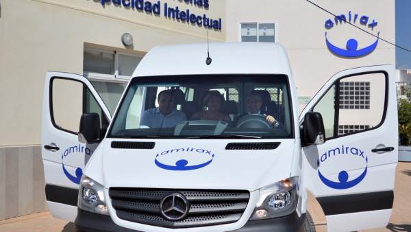Furgoneta amirax diputación entrega subveción transporte discapacitados intelect Furgoneta amirax diputación entrega subveción transporte discapacitados intelect