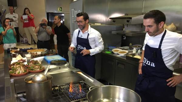 Dacosta reunirà Aduriz, Roca, Jordi Cruz i León en el D*NA, la "festa" per a acostar la gastronomia de Dénia al món Dacosta reunirà Aduriz, Roca, Jordi Cruz i León en el D*NA, la "festa" per a acostar la gastronomia de Dénia al món