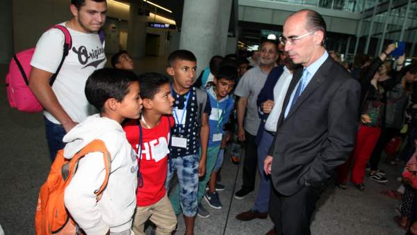 El conselleiro de Sanidade recibe a los niños saharauis El conselleiro de Sanidade recibe a los niños saharauis