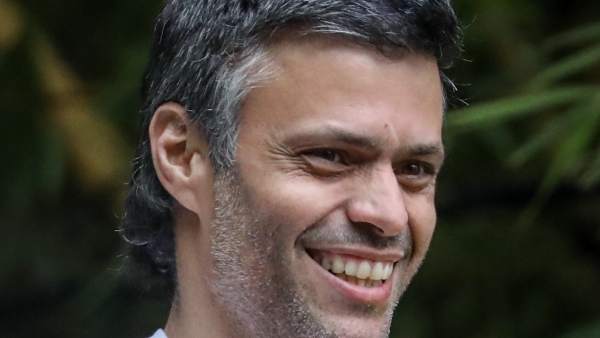 Resultado de imagen para LÃder opositor Leopoldo López dentro de embajada de españa en caracas