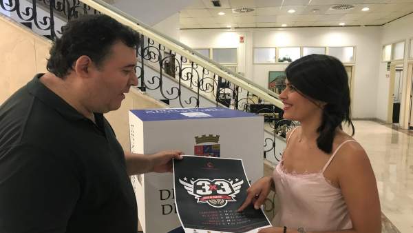 La diputada Ángeles Martínez y José Cara, de la FAB, han presentado el evento. La diputada Ángeles Martínez y José Cara, de la FAB, han presentado el evento.