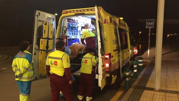 Una ambulancia en Guadarrama, atendiendo a una víctima de un apuñalamiento Una ambulancia en Guadarrama, atendiendo a una víctima de un apuñalamiento