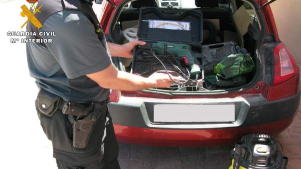 Efectos intervenidos por la Guardia Civil Efectos intervenidos por la Guardia Civil