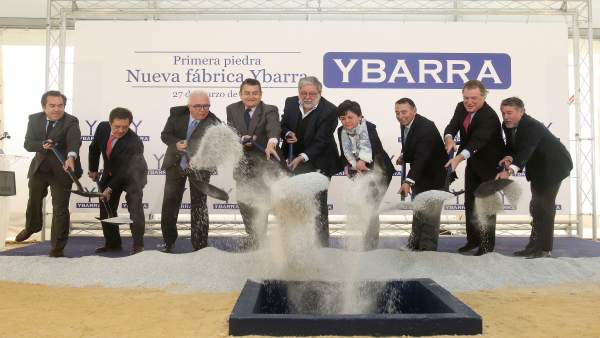 Acto de colocación de la primera piedra de la nueva factoría de Ybarra. Acto de colocación de la primera piedra de la nueva factoría de Ybarra.