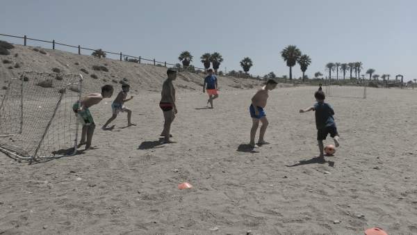 La última jornada de 'Deporte en Familia' ha sido en la playa de El Toyo. La última jornada de 'Deporte en Familia' ha sido en la playa de El Toyo.