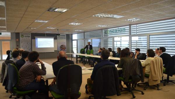 Una de las reuniones para planificar los proyectos de FP Dual. Una de las reuniones para planificar los proyectos de FP Dual.