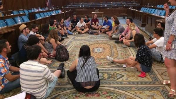 Sentada de estudiantes en el Ministerio de Cultura. Sentada de estudiantes en el Ministerio de Cultura.