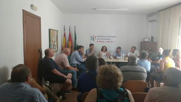 Maíllo en su reunión con la Plataforma Ciudadana por el Guadiato. Maíllo en su reunión con la Plataforma Ciudadana por el Guadiato.