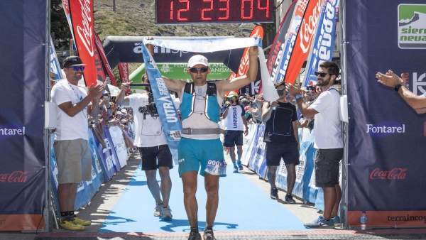 Miguel Heras en su llegada a meta en la Ultra Nevada Miguel Heras en su llegada a meta en la Ultra Nevada