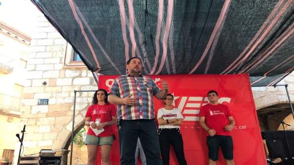Oriol Junqueras y Marta Rovira en un acto de las JERC en Montblanc Oriol Junqueras y Marta Rovira en un acto de las JERC en Montblanc