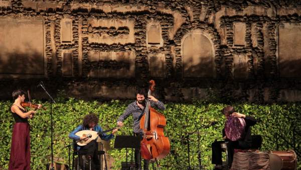 Actuación en las Noches en los Jardines del Alcázar Actuación en las Noches en los Jardines del Alcázar
