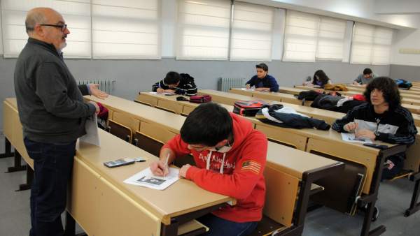 ESTUDIANTES, PROFESOR, AULA, CLASE, UCLM, EXÁMEN, SELECTIVIDAD, APRENDIZAJE ESTUDIANTES, PROFESOR, AULA, CLASE, UCLM, EXÁMEN, SELECTIVIDAD, APRENDIZAJE