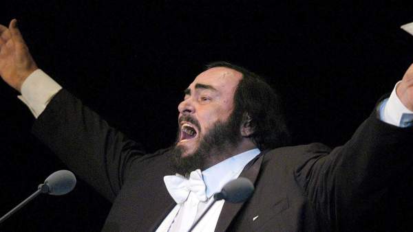 El tenor Luciano Pavarotti El tenor Luciano Pavarotti