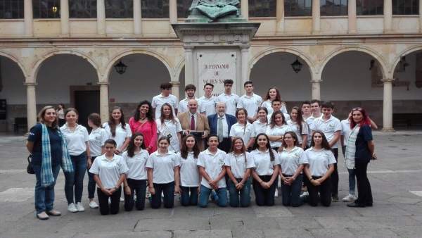 Jóvenes mexicanos, descendientes de asturianos, visitan la Universidad. Jóvenes mexicanos, descendientes de asturianos, visitan la Universidad.