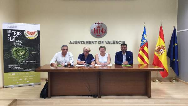 Presentación de 'Del tros al plat A la fresca' Presentación de 'Del tros al plat A la fresca'