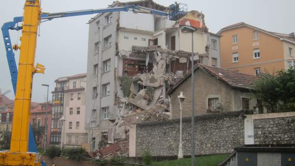 Desescombro del edificio Desescombro del edificio