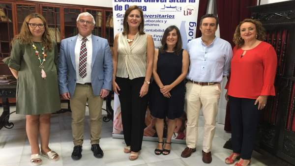 La Escyela Universitaria de Osuna ya es centro colaborador de Cambrigde English La Escyela Universitaria de Osuna ya es centro colaborador de Cambrigde English