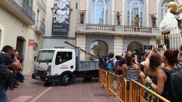 Llegan los técnicos para desenterrar los restos mortales de Dalí Llegan los técnicos para desenterrar los restos mortales de Dalí