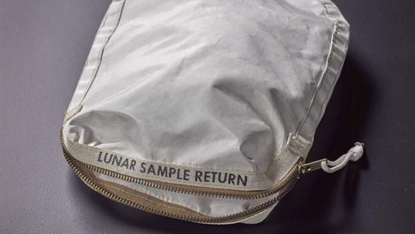 Bolsa con polvo lunar Bolsa con polvo lunar
