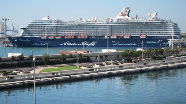 Cruceros en el puerto de València Cruceros en el puerto de València