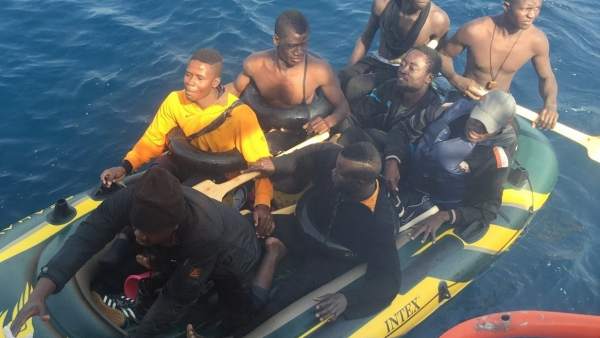 Rescate de una patera Rescate de una patera