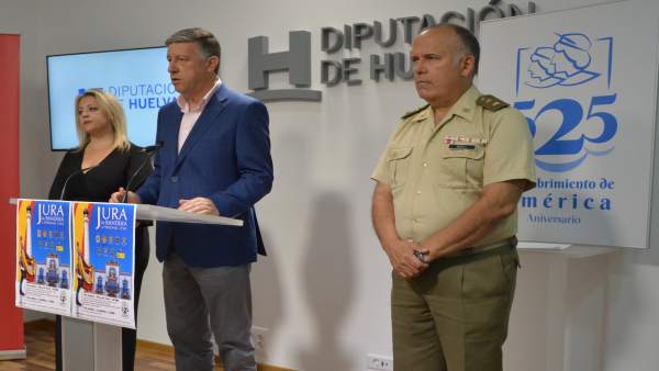 El alcalde de Palos, Carmelo Romero, prenenta la Jura de Bandera Civil. El alcalde de Palos, Carmelo Romero, prenenta la Jura de Bandera Civil.