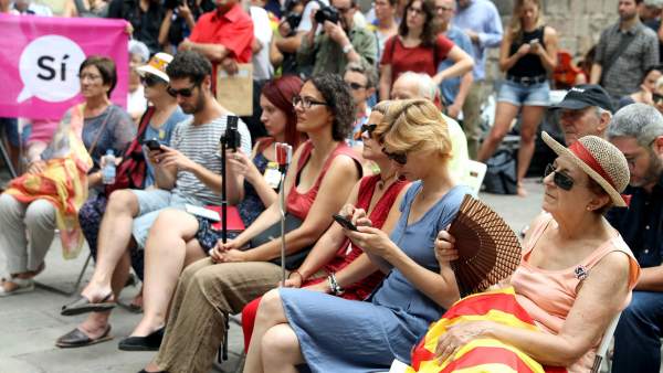 Campaña unitaria por el 'sí' en el referéndum de Cataluña. Campaña unitaria por el 'sí' en el referéndum de Cataluña.