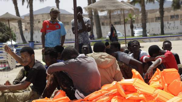 Inmigrantes en la playa Inmigrantes en la playa