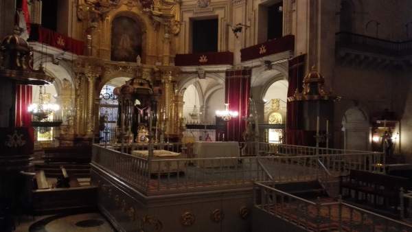 Interior de la basílica de Santa Maria donde se representa el Misteri d'Elx Interior de la basílica de Santa Maria donde se representa el Misteri d'Elx