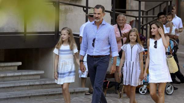 Los reyes y sus hijas, Leonor y Sofía Los reyes y sus hijas, Leonor y Sofía