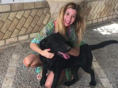 Natalia Rodríguez junto a su perro