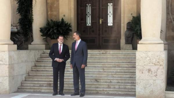 Rajoy Se Reúne Con El Rey En Marivent Rajoy Se Reúne Con El Rey En Marivent