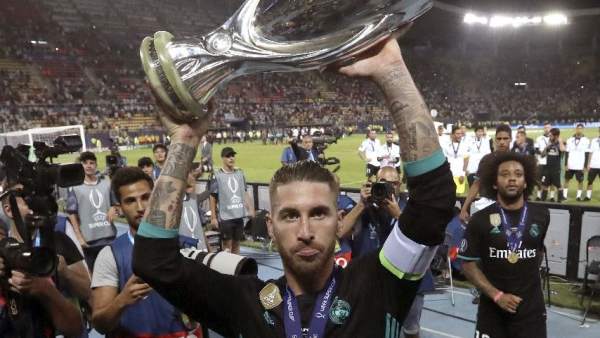 Ramos levanta la Supercopa Ramos levanta la Supercopa