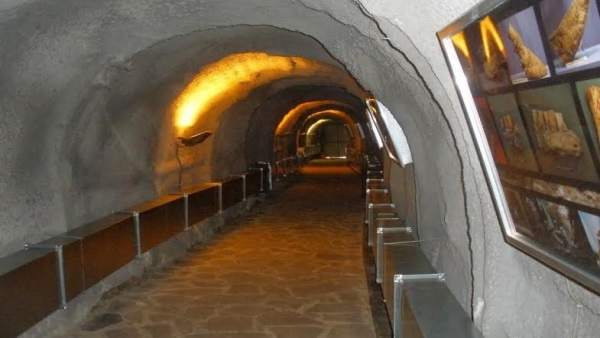 Acceso a la cueva Acceso a la cueva