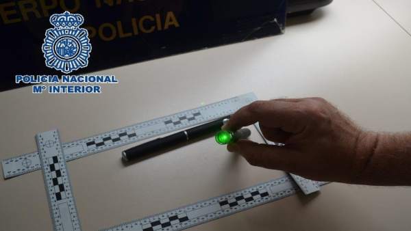 Punteros láser intervenidos por policía nacional por deslumbrar a pilotos aterri Punteros láser intervenidos por policía nacional por deslumbrar a pilotos aterri