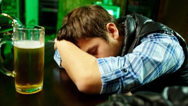 ¿por Qué El Alcohol Sienta Peor Con Los Años Y Las Resacas Son Másemk 8673