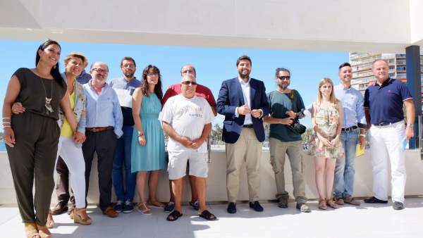 El presidente Fernando López Miras con los periodistas El presidente Fernando López Miras con los periodistas